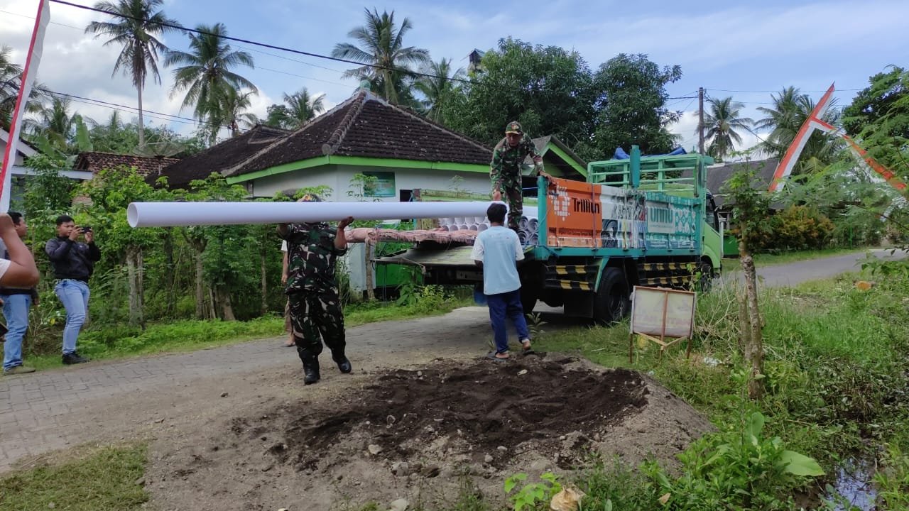 Pra TMMD 125 Kodim Banyuwangi Bangun Sumu Bor untuk Warga Siliragung