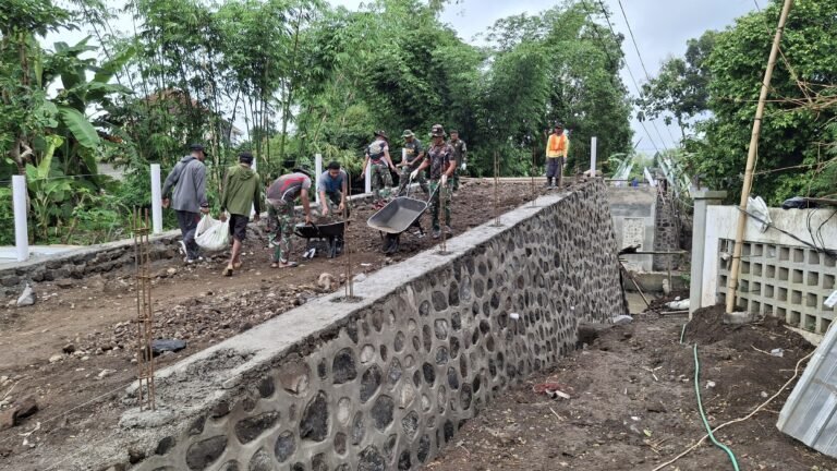 Satgas TMMD Kodim 0825/Banyuwangi Hadirkan Solusi Sederhana di Medan Sulit: Angkong Jadi Kunci Pembangunan