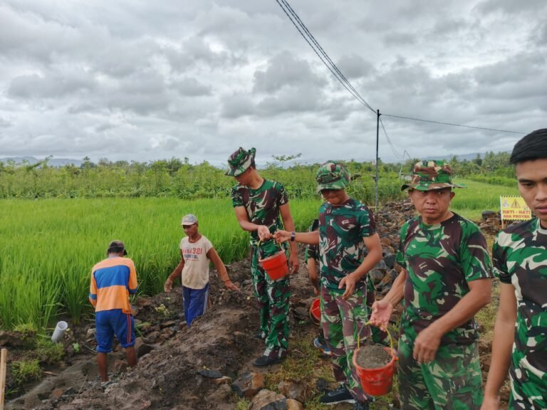 TNI dan Warga Desa Siliragung Bersatu Padu Percepat Pembangunan Saluran Irigasi