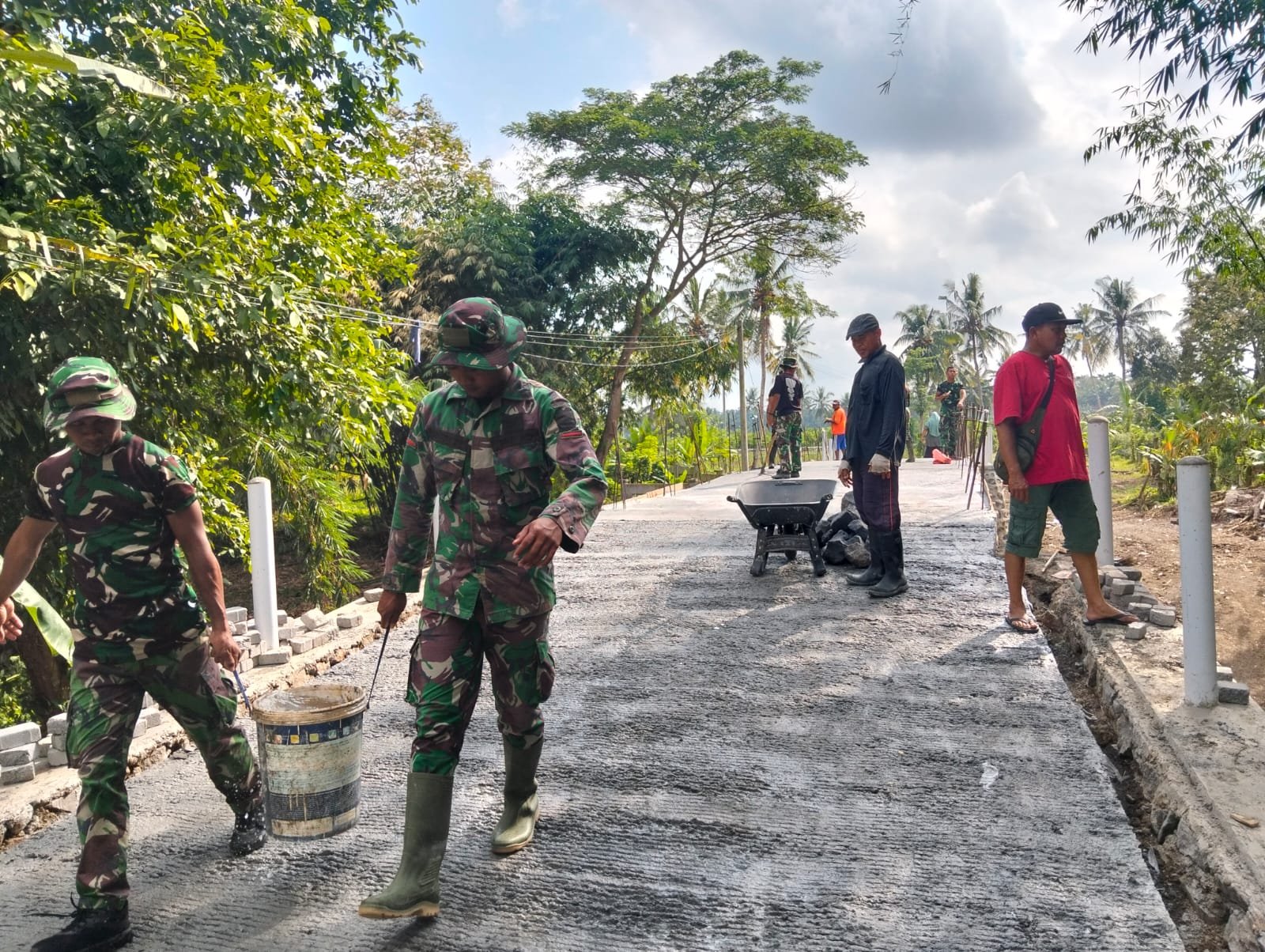 Satgas TMMD 125 Kodim 0825/Banyuwangi Laksanakan Pembangunan Jembatan di Siliragung
