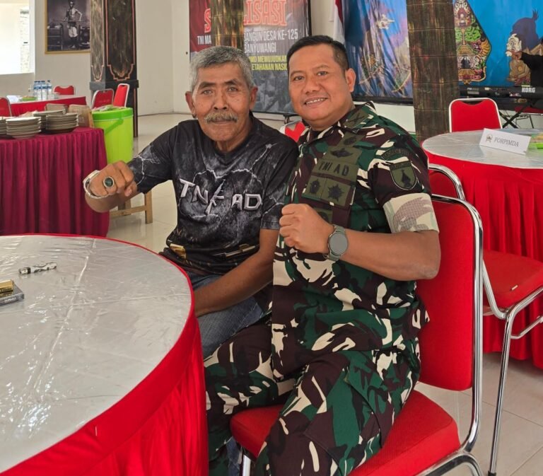 Pertemuan Emas Mantan Pelatih dan Murid di TMMD 125 Banyuwangi