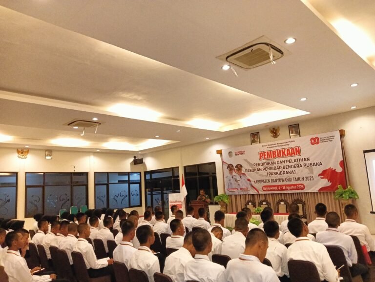 Kasdim 0825/Banyuwangi Berikan Pembekalan Wasbang dan Bela Negara bagi Peserta Didik Paskibraka