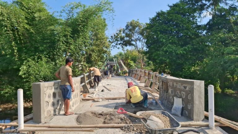 Progres Pembangunan Jembatan TMMD Terus Dikebut Demi Konektivitas Warga