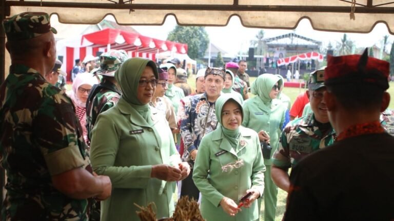 TMMD 125 Banyuwangi Ditutup, Brigjen TNI Ramli Buka Stand UMKM
