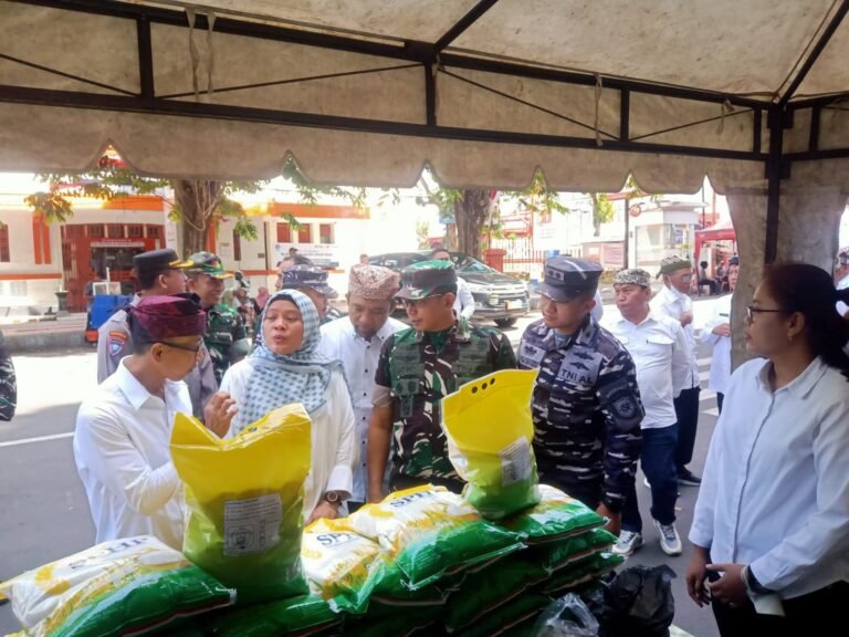 Dandim 0825/Banyuwangi Hadiri Gerakan Pangan Murah Serentak di Taman Blambangan