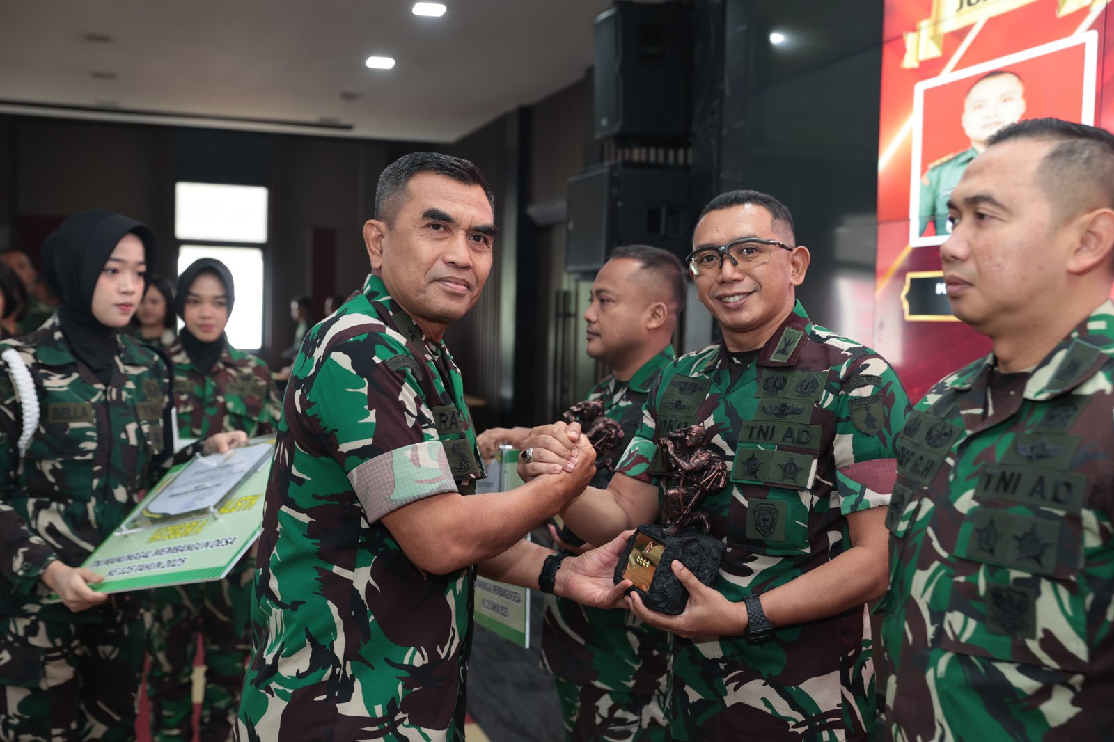Kerja Nyata Kodim 0825/Banyuwangi Torehkan Prestasi Gemilang di TMMD ke-125, Raih Tiga Penghargaan Piala KASAD Sekaligus