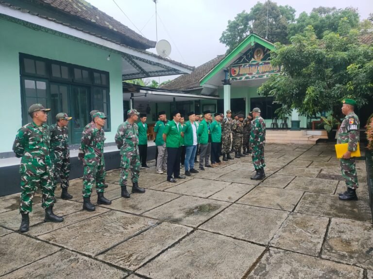 Koramil 0825/19 Sempu, Banser, dan Pemuda Ansor Gelar Apel dan Patroli Bersama Wujudkan Kamtibmas