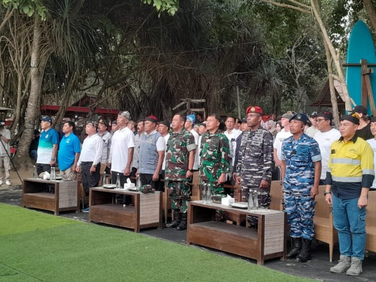Kasdim 0825 Banyuwangi Bersama Forpimda Menghadiri Acara Penutupan Event Banyuwangi Fesvital Gandrung Surf 2025