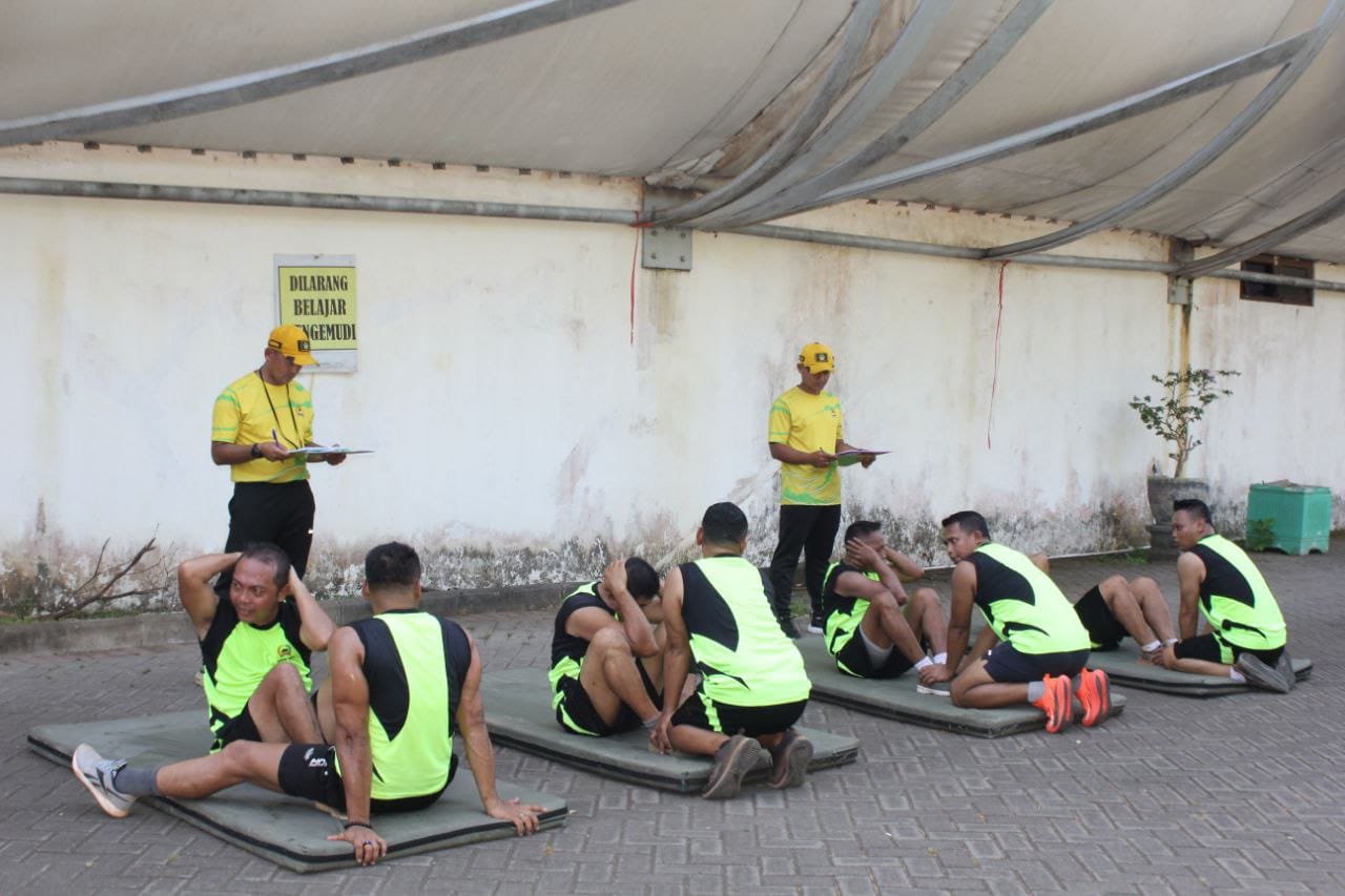 Tingkatkan Kebugaran Prajurit, Kodim 0825/Banyuwangi Gelar Tes Kesamaptaan dan Renang Dasar Militer