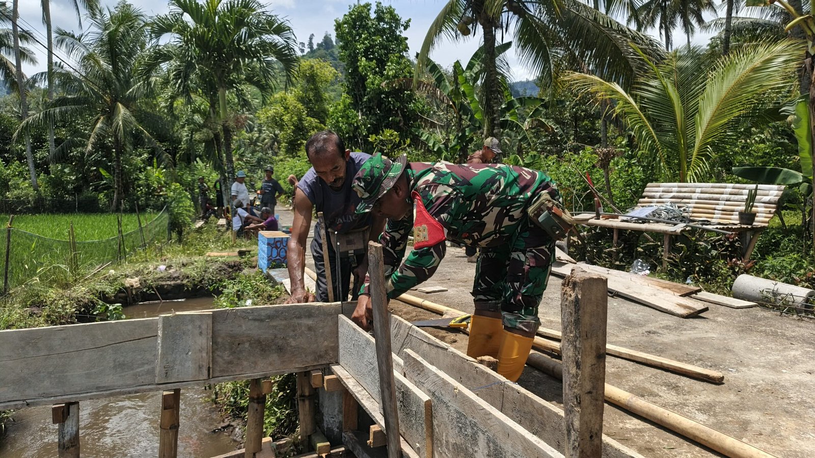 TMMD 126, Gotong Royong Bangun Pos Kamling ‎
