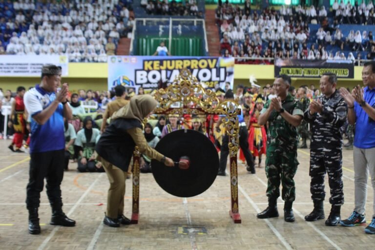 Dandim Banyuwangi Dukung Penuh Kejurprov Bola Voli Jatim U-19, Kobarkan Semangat Sportivitas dan Persaudaraan Atlet Muda