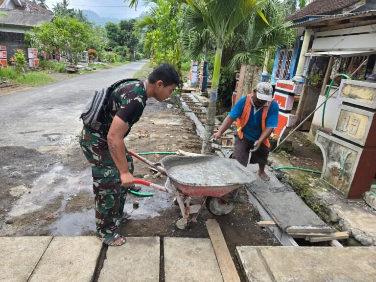 Semangat gotong royong dan kemanunggalan TNI dengan rakyat kembali terlihat dalam kegiatan TNI Manunggal Membangun Desa (TMMD) ke-126 Kodim 0818/Malang-Batu.