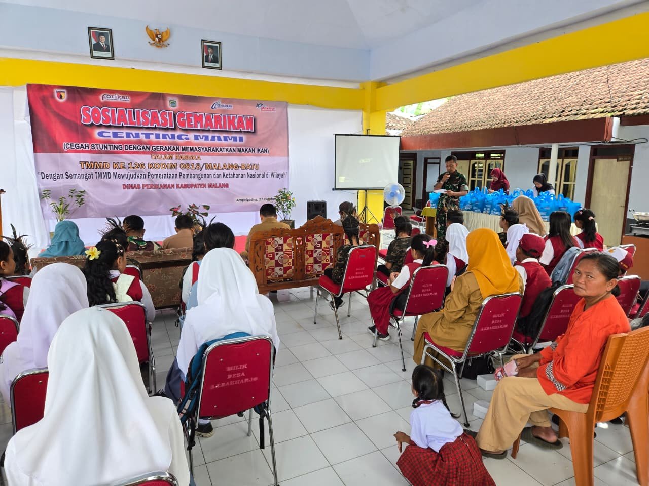 Dinas Perikanan Kabupaten Malang melaksanakan sosialisasi Gerakan Masyarakat Makan Ikan (Gemarikan) di Balai Desa Lebakharjo, Kecamatan Ampelgading, Kabupaten Malang
