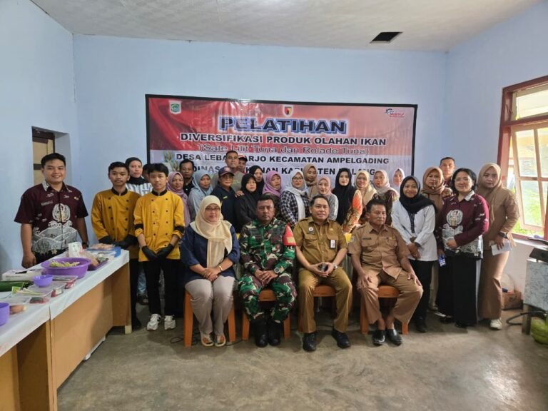 Dinas Perikanan Kabupaten Malang turut berperan aktif melalui kegiatan Pelatihan Diversifikasi Produk Olahan Ikan yang dilaksanakan di Aula Desa Lebakharjo,