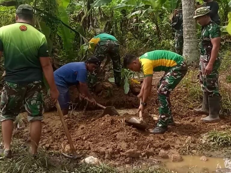 pemasangan sisa pipa air bersih di Dusun Sukomaju B, Desa Lebakharjo, Kabupaten Malang.
