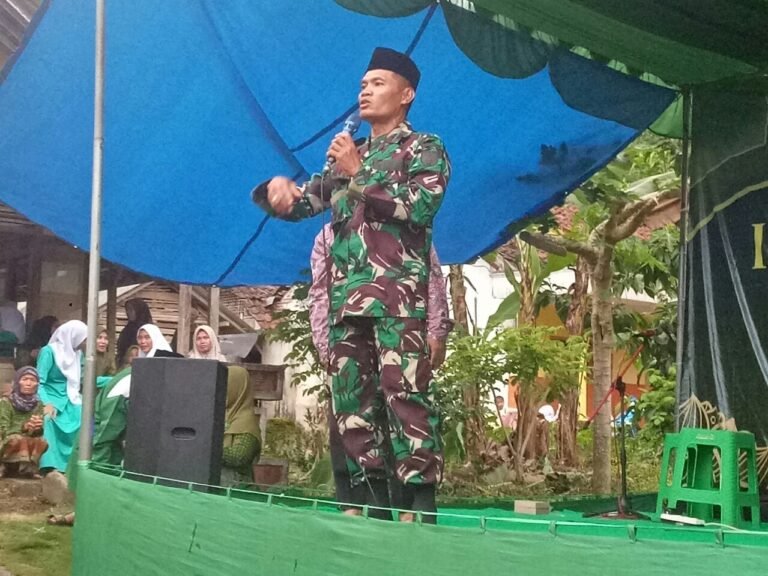 Kasdim 0818, Mayor Czi Supaat, menghadiri acara Istighosah dan Tabligh Akbar Muslimat NU dan Fatayat NU di Kampung Jeruk, Dusun Krajan 2, Desa Lebak Harjo, Kecamatan Ampelgading, Kabupaten Malang