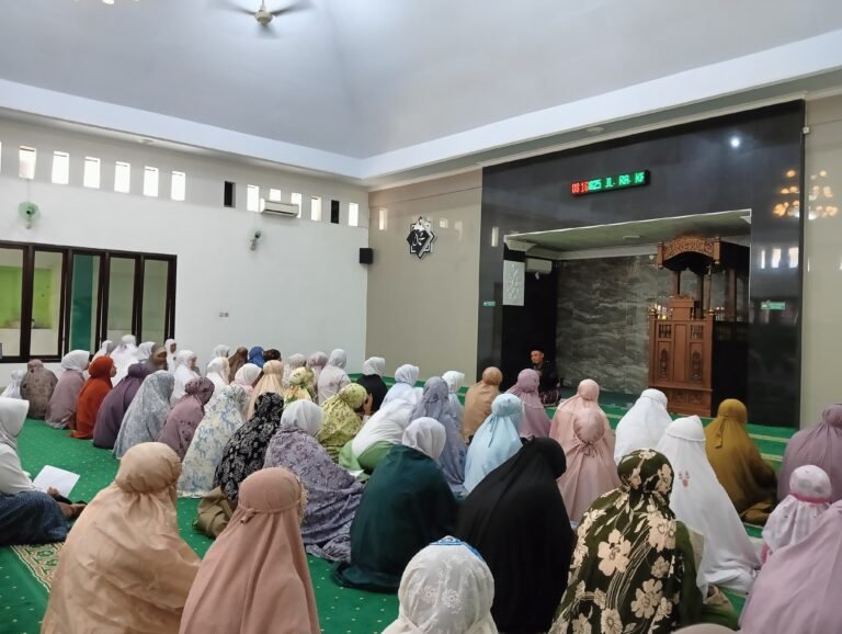 Spirit Iman dan Persaudaraan: Persit KCK Cabang XXXIX Gelar Pengajian Bulanan di Kodim 0825 Banyuwangi