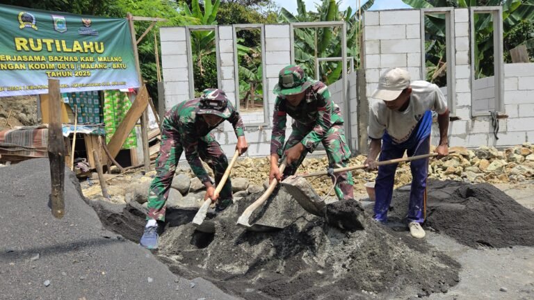 pembangunan Rumah Tidak Layak Huni (RUTILAHU) di Dusun Lebaksari, Desa Lebakharjo, Kecamatan Ampelgading. Program ini merupakan kolaborasi antara TNI dan Badan Amil Zakat Nasional (Baznas) Kabupaten Malang.