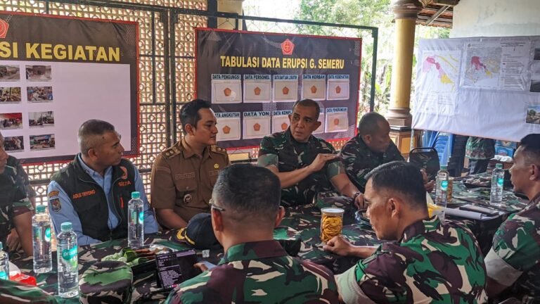 Pangdam V/Brawijaya Tinjau Langsung Posko Semeru, Tegaskan Percepatan Penanganan Bencana