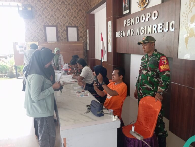 Babinsa Siap Sinergi, Kawal dan Dampingi Penyaluran Bantuan Tunai Langsung Kesejahteraan Rakyat ( BLT Kesra) Tepat Sasaran.