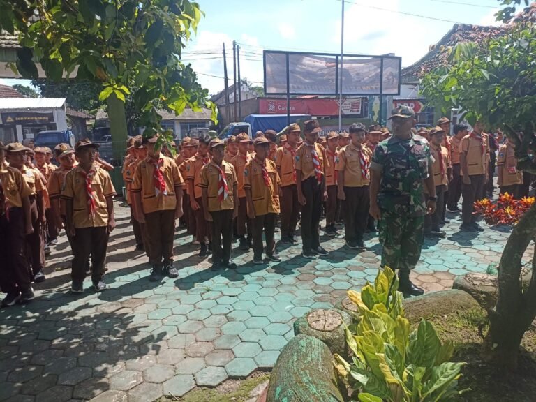 Ratusan Pramuka Kunjungi Koramil 0825/06 Gambiran Perkuat Sinergi dan Wawasan Kebangsaan.