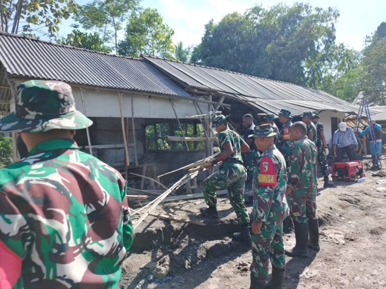 Aksi Kemanusiaan TNI: Pembongkaran Rumah Terdampak Erupsi untuk Pemulihan Warga.