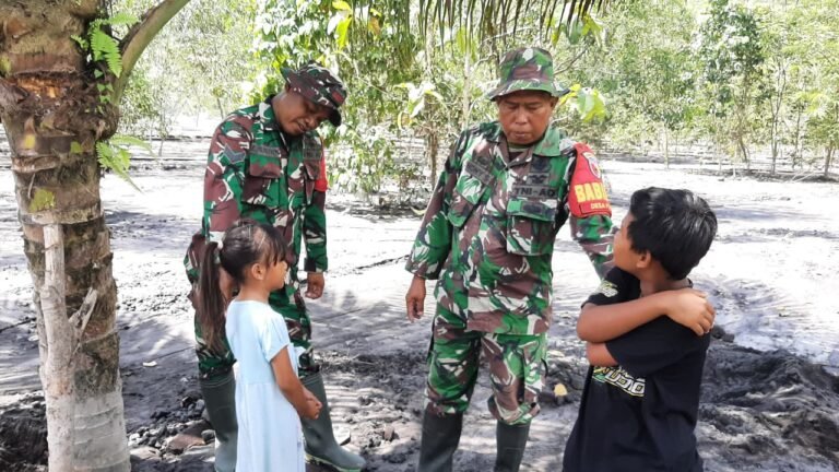 TNI Lumajang Beri Penguatan Mental untuk Anak-Anak Terdampak Lahar Semeru di Jugosari