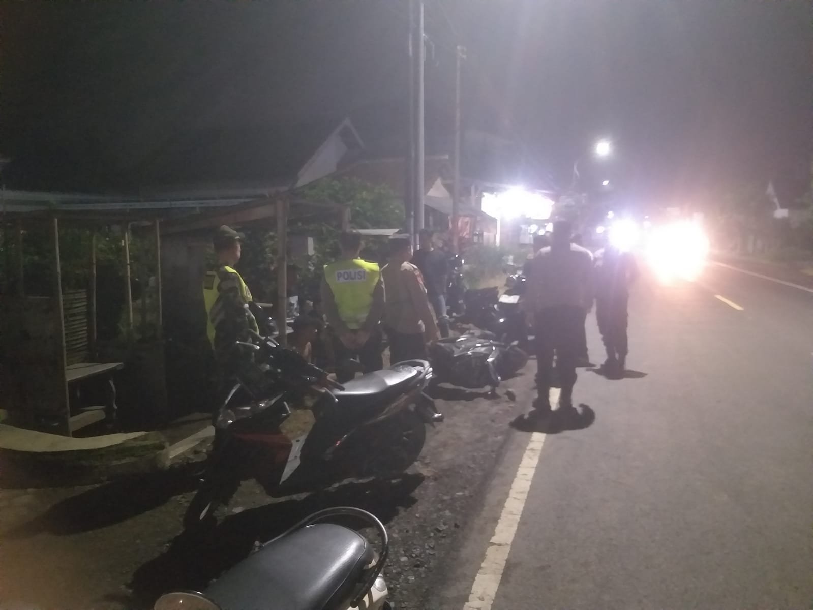 Sinergitas Tiga Pilar Sukses Amankan Pemuda Meresahkan Lingkungan Melalui Patroli Rutin.