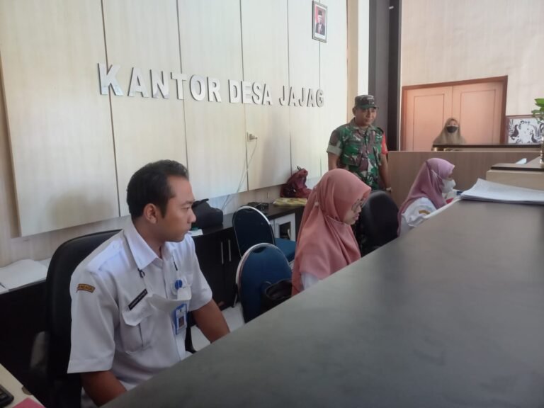 Perkuat Sinergi di Desa Bunaannya Babinsa Koramil 0825/06 Gambiran Kawal Program Kerja Melalui Koordinasi Melekat dengan Staf Desa.