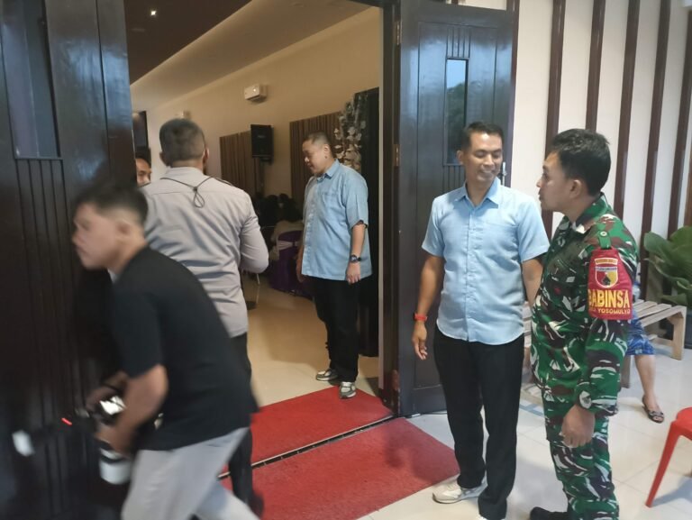 Babinsa,Produktif Jaga Kerukunan dan Keamanan Ibadah Natal, Ciptakan Suasana Damai Di wilayah Binaan.
