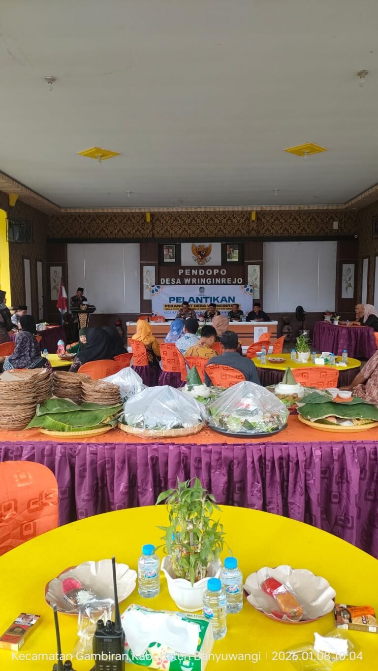 Perkuat Sinergitas Desa, Danramil 0825/06 Gambiran dan Babinsa Hadiri Pelantikan Perangkat Desa Wringinrejo.