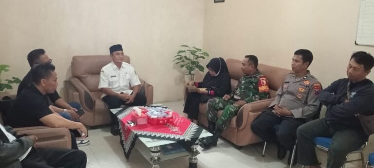 Kedepankan Musyawarah, Babinsa Desa Jajag Koramil 0825/06 Gambiran Aktif Mediasi Konflik Antar Warga.