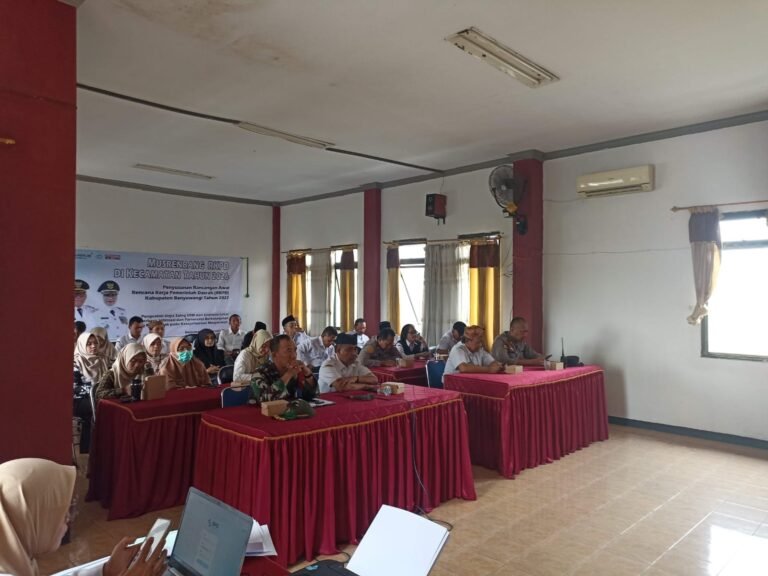 Sinergi Membangun Desa, Danramil 0825/06 Gambiran Hadiri Musrenbangcam Bersama Bupati Secara Virtual.