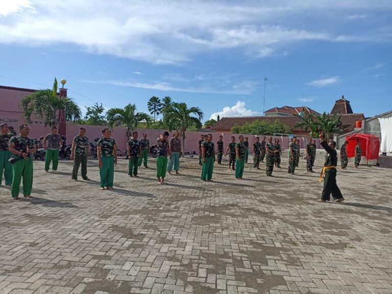 Tingkatkan Kemampuan Bela Diri, Prajurit Kodim 0825 Banyuwangi Digembleng Pencak Silat (PSM).