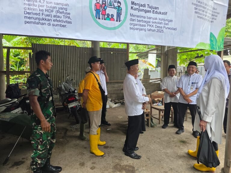 Sinergi TNI-Pemkab, Babinsa Purwodadi Dampingi Bupati Banyuwangi Tinjau Lokasi TPS Rijig.