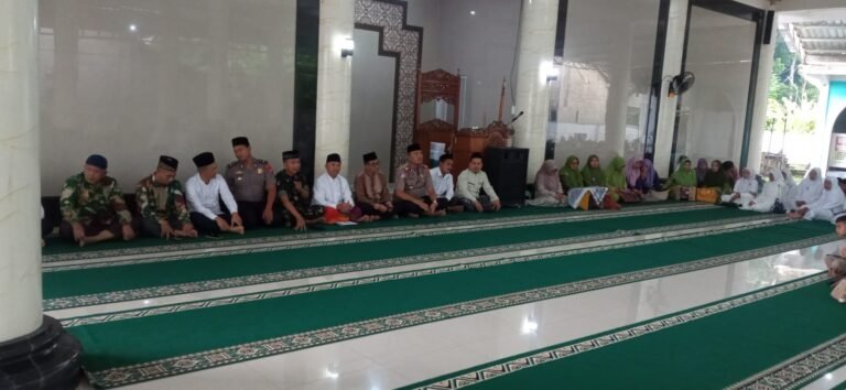 Pererat Silaturahmi, Bati Tuud Koramil 0825/06 Gambiran Hadiri Safari Ramadhan di Masjid Madani Yosomulyo.