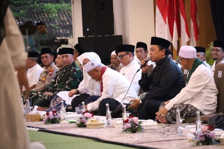 Dandim 0825/Banyuwangi Hadiri Peringatan Nuzulul Qur’an Ayat Suci Menggema di Pendopo Blambangan, Doa Bersama Forkopimda Mengalir untuk Banyuwangi