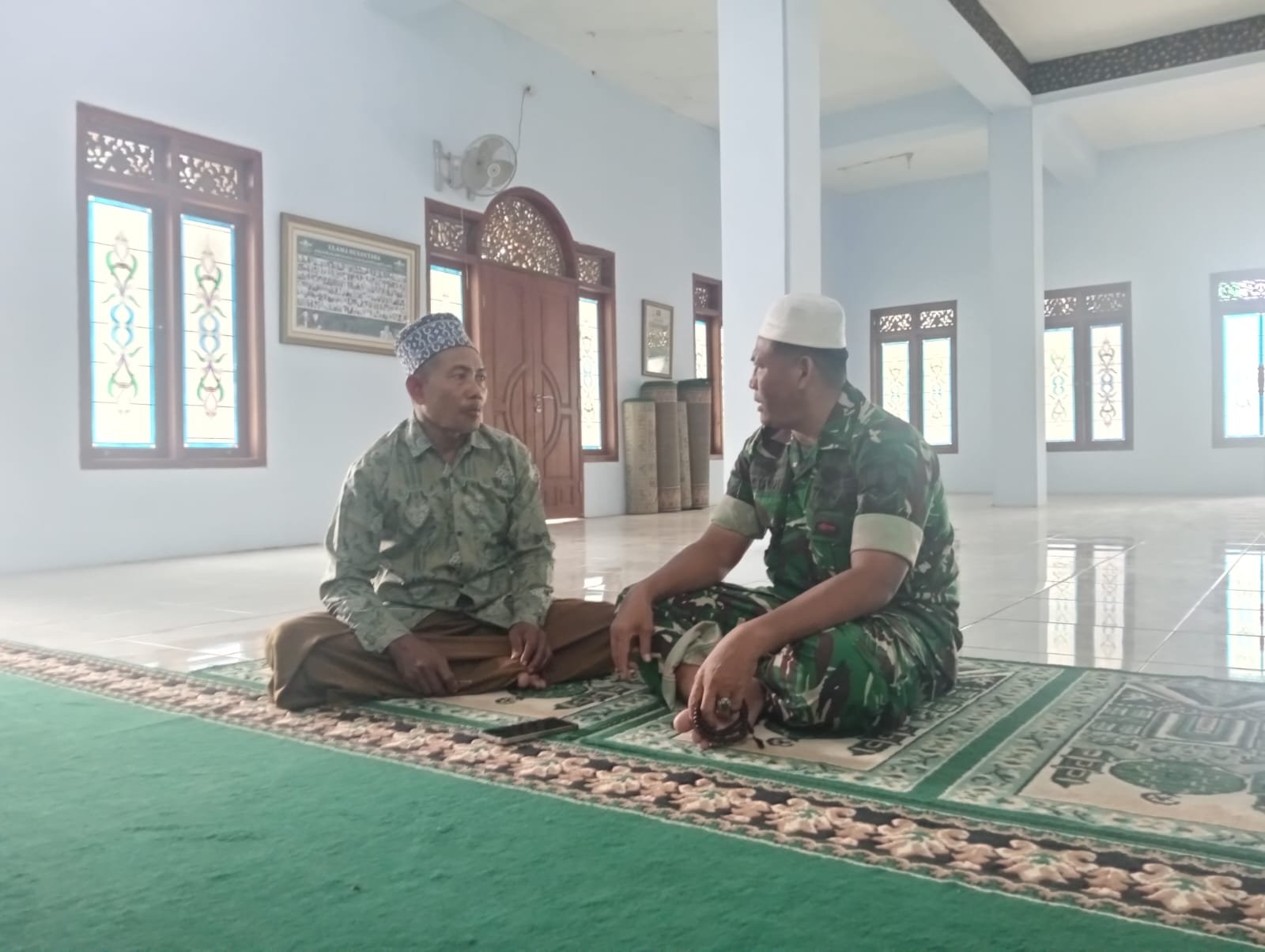 Mudah-mudahan Berkah” Kata Warga Saat Prajurit TMMD Temani Ngobrol Sore