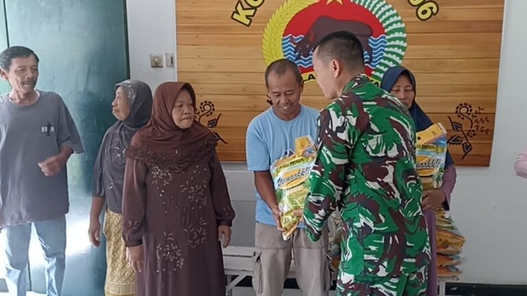 Wujud Kepedulian Sesama, Koramil 0825/06 Gambiran Salurkan Zakat Kepada Warga membutuhkan.