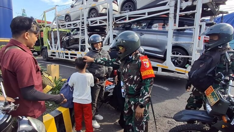 Dandim 0825/Banyuwangi Terjun Langsung Laksanakan Patroli, Urai Kemacetan di Jalur Strategis Ketapang