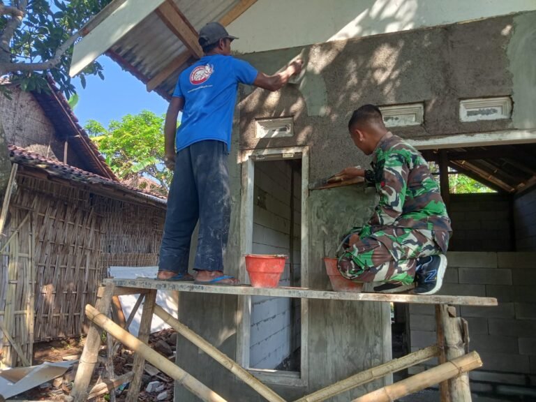 Kolaborasi Nyata, Satgas TMMD ke-128 Kodim 0820 Probolinggo Bangun RTLH Bersama Rakyat.