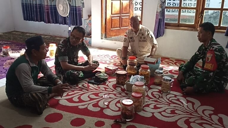 Pererat Sinergitas, Personil Koramil 0825/06 Gambiran Berkunjung ke pimpinan Ponpes Darul Amin.