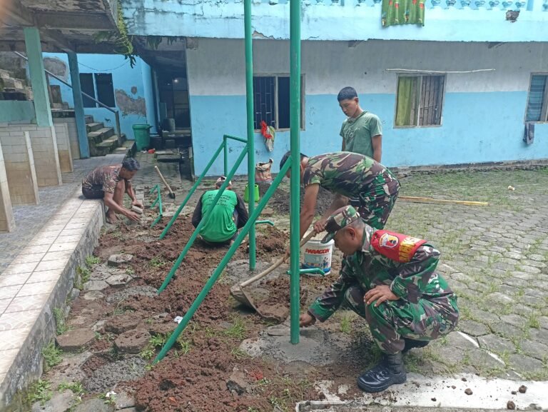 Sinergi TNI dan Santri, Koramil 0825/06 Gambiran Bangun Fasilitas Olahraga di Ponpes Darul Amin.