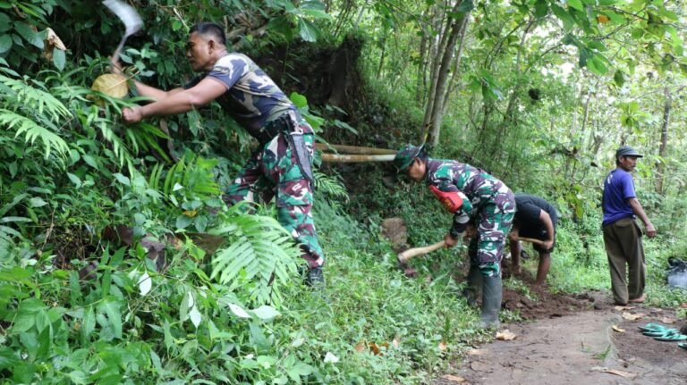 Satgas TMMD ke-128 Tuntaskan Pemasangan Pipanisasi SPAM di Dusun Kloangan.