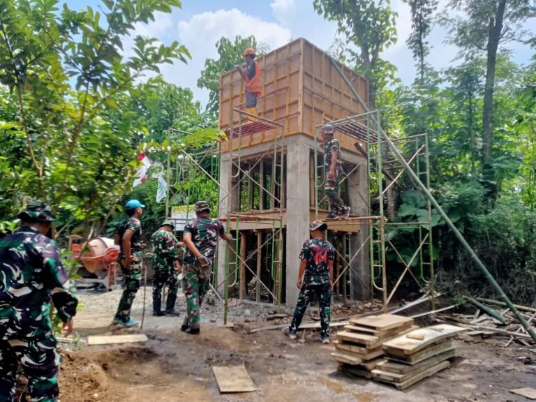 Danrem 083/Baladika Jaya Tinjau Pembangunan Pipanisasi SPAM TMMD ke-128 di Desa Brabe.