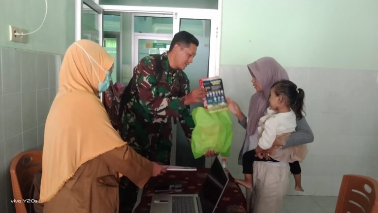 Upaya Tekan Angka Stunting, Satgas TMMD Ke-128 Laksanakan Pemberian Nutrisi Anak Stunting di Puskesmas Maron.