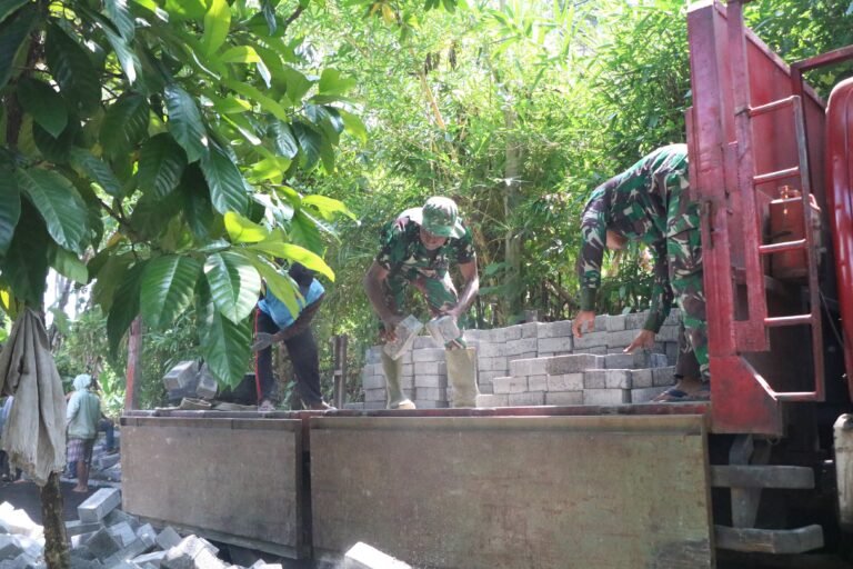Dukungan Matrial Datang, Satgas TMMD Ke-128 Percepat Pengerjaan Infrastruktur.