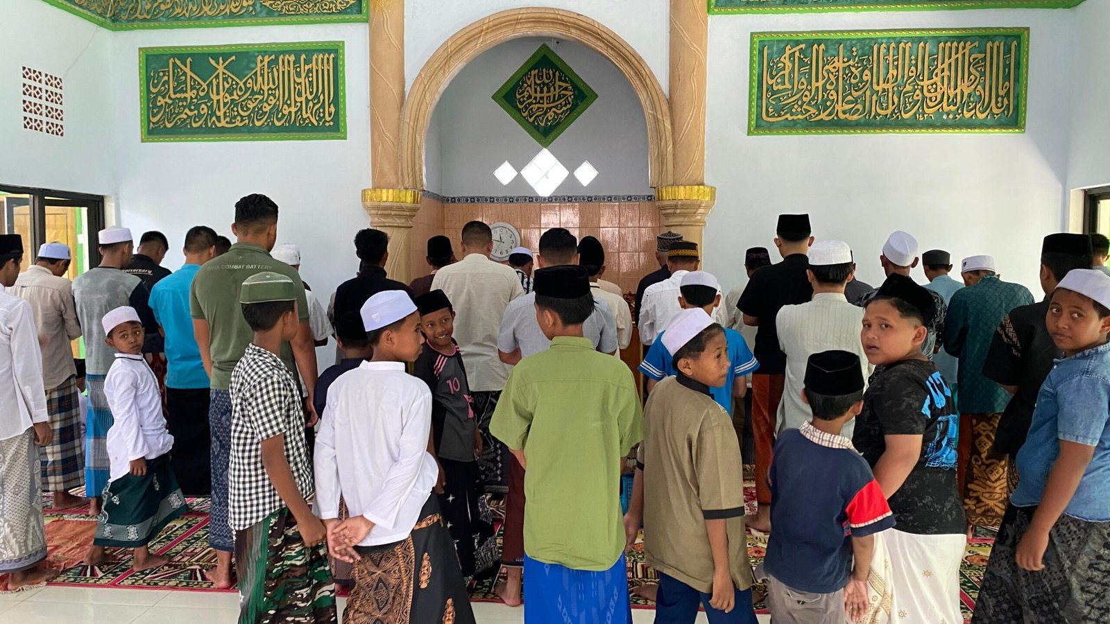 Tingkatkan Imam Dan Takwa, Satgas Sholat Jumat Berjamaah Bersama Warga