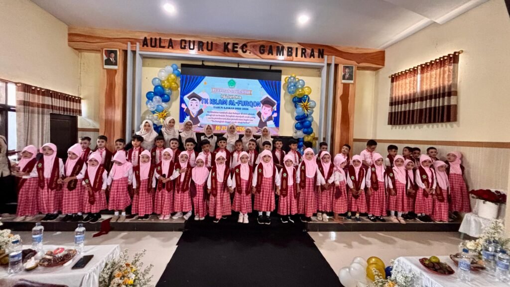 Tangis Haru dan Bangga Warnai Pelepasan Siswa-siswi TK IsIam Al Furqon Jajag.